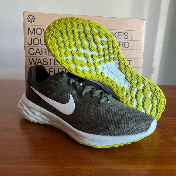 Nike Revolution 6 Next Nature Road Running Shoes - green (DC3728-300) new in box - Picture 2 of 9